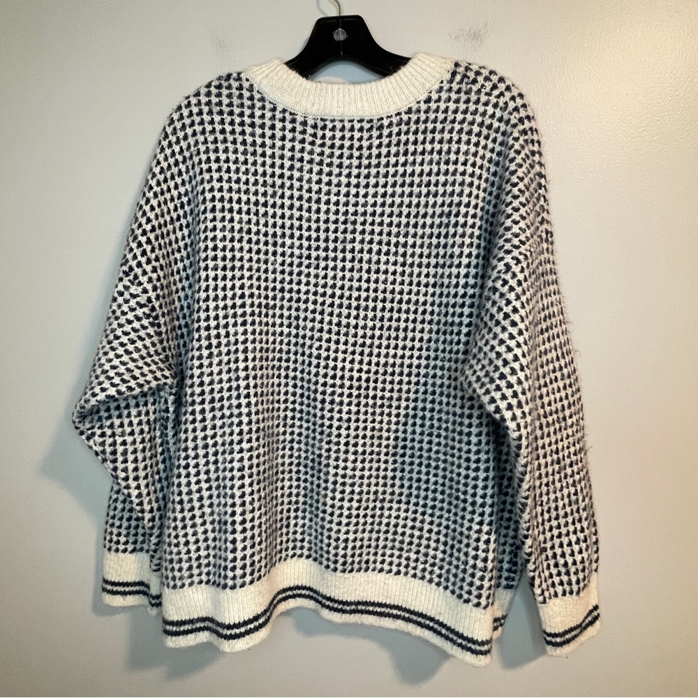 Old Navy Monochrome Patterned Crew Neck Sweater - Picture 2 of 6